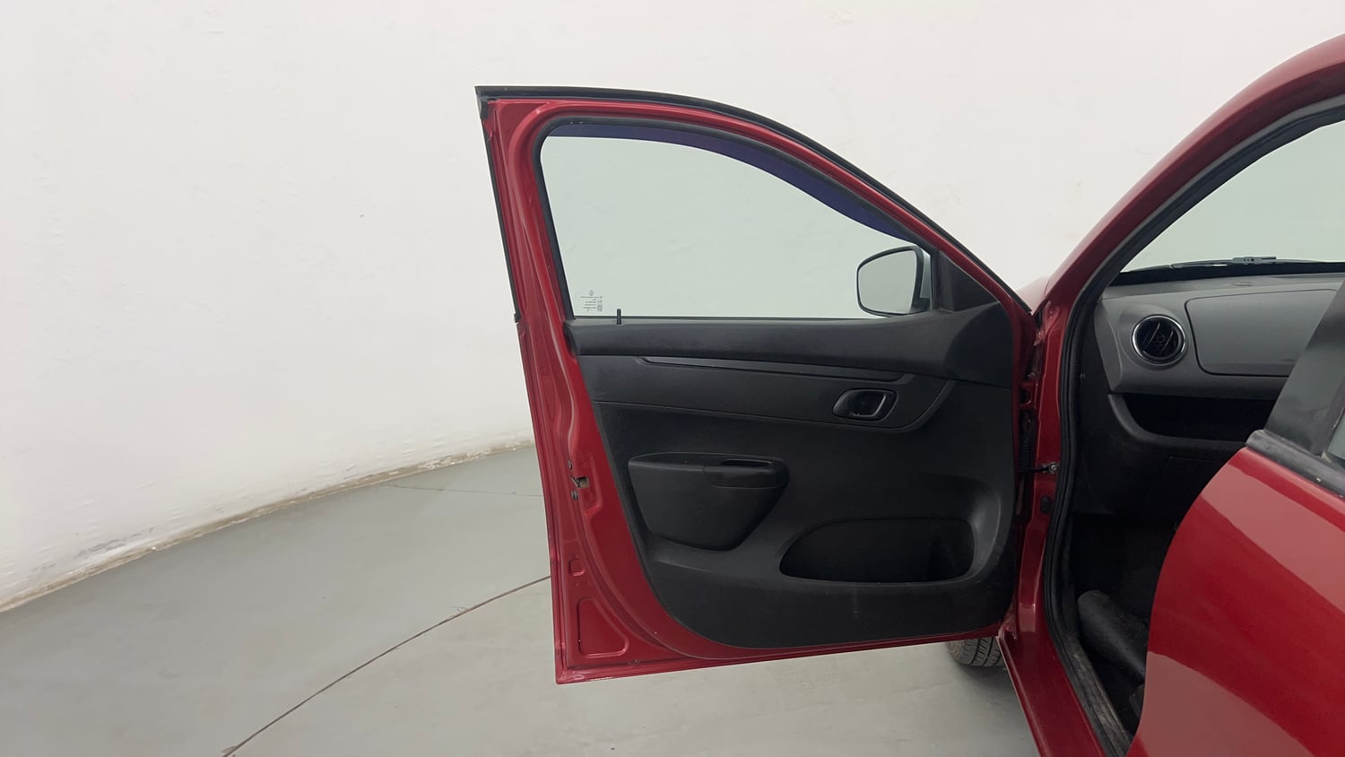 Used 2018 Renault Kwid 1.0 RXT Petrol Manual interior LEFT FRONT DOOR OPEN VIEW