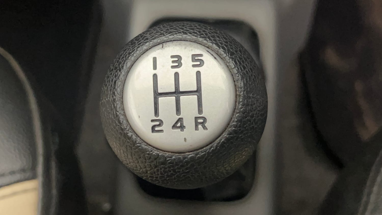 Used 2013 Maruti Suzuki Alto K10 LXi Petrol Manual interior GEAR  KNOB VIEW