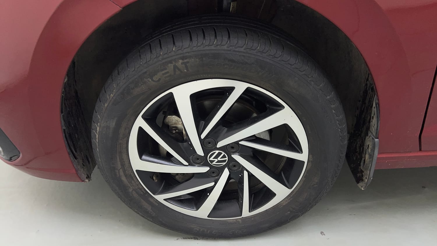 Used 2023 Volkswagen Virtus Topline 1.0 TSI MT Petrol Manual tyres LEFT FRONT TYRE RIM VIEW