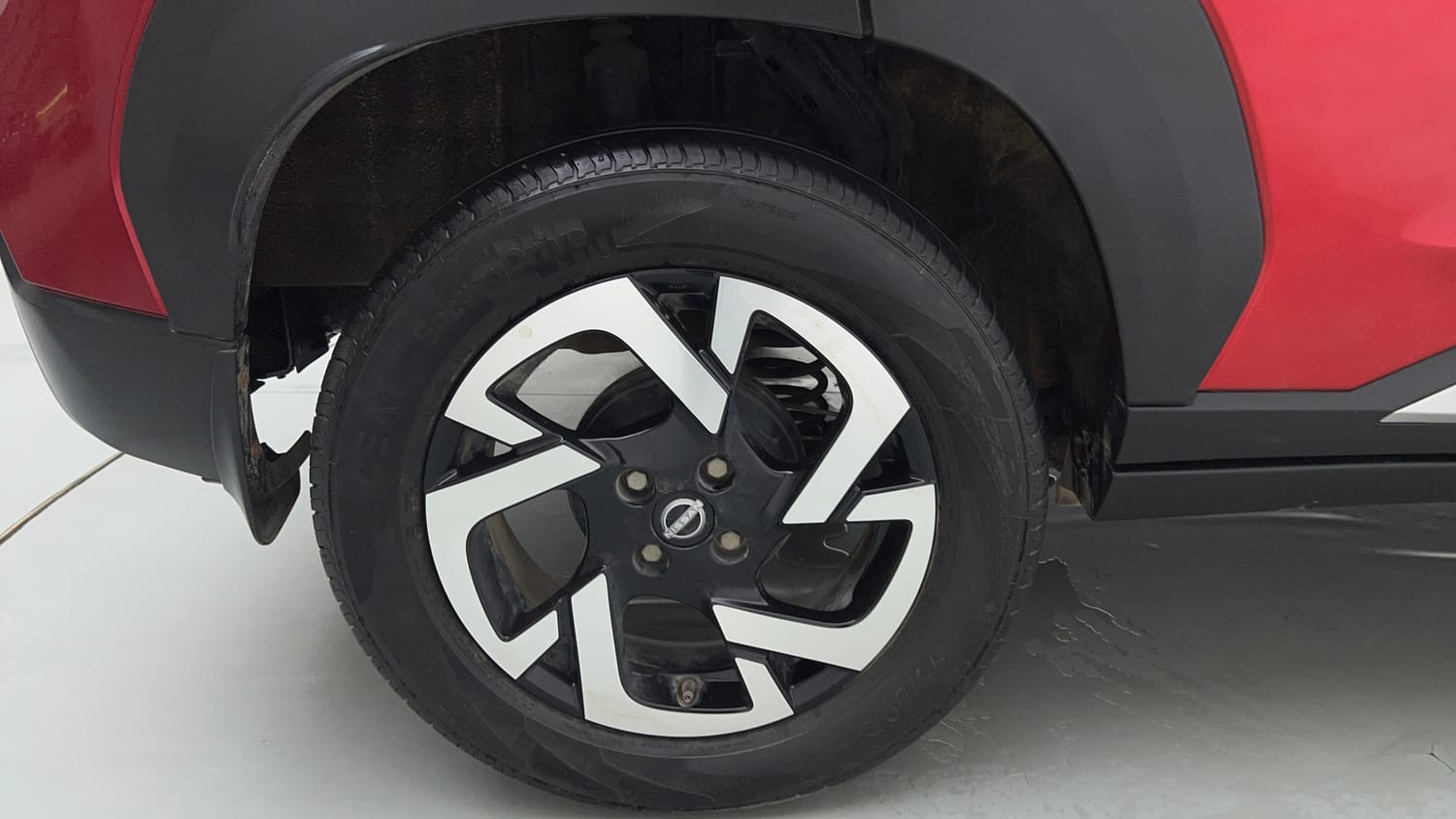 Used 2024 Nissan Magnite XV Petrol Manual tyres RIGHT REAR TYRE RIM VIEW
