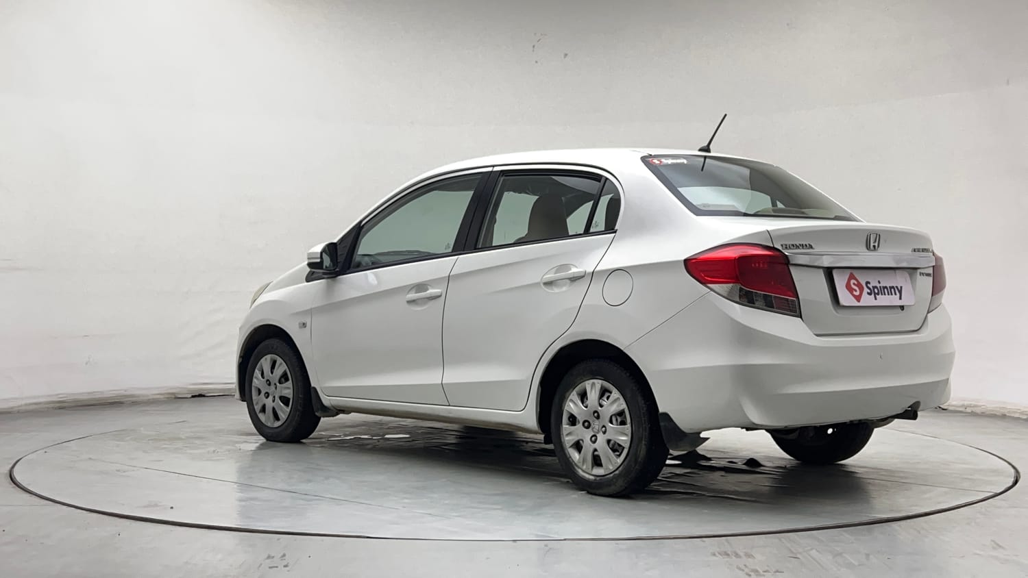 Used 2015 Honda Amaze 1.2 S i-VTEC Petrol Manual exterior LEFT REAR CORNER VIEW