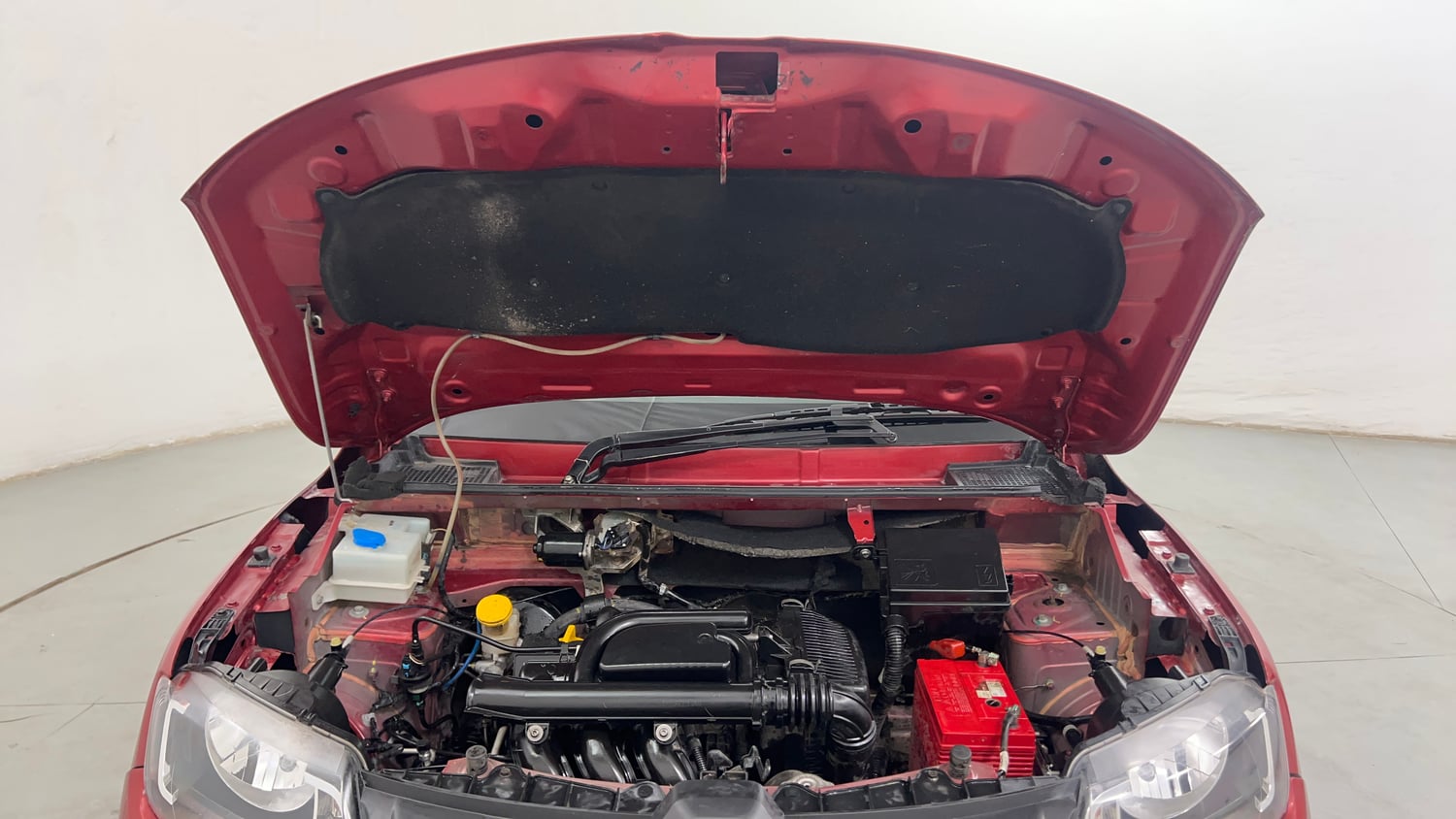 Used 2018 Renault Kwid 1.0 RXT Petrol Manual engine ENGINE & BONNET OPEN FRONT VIEW