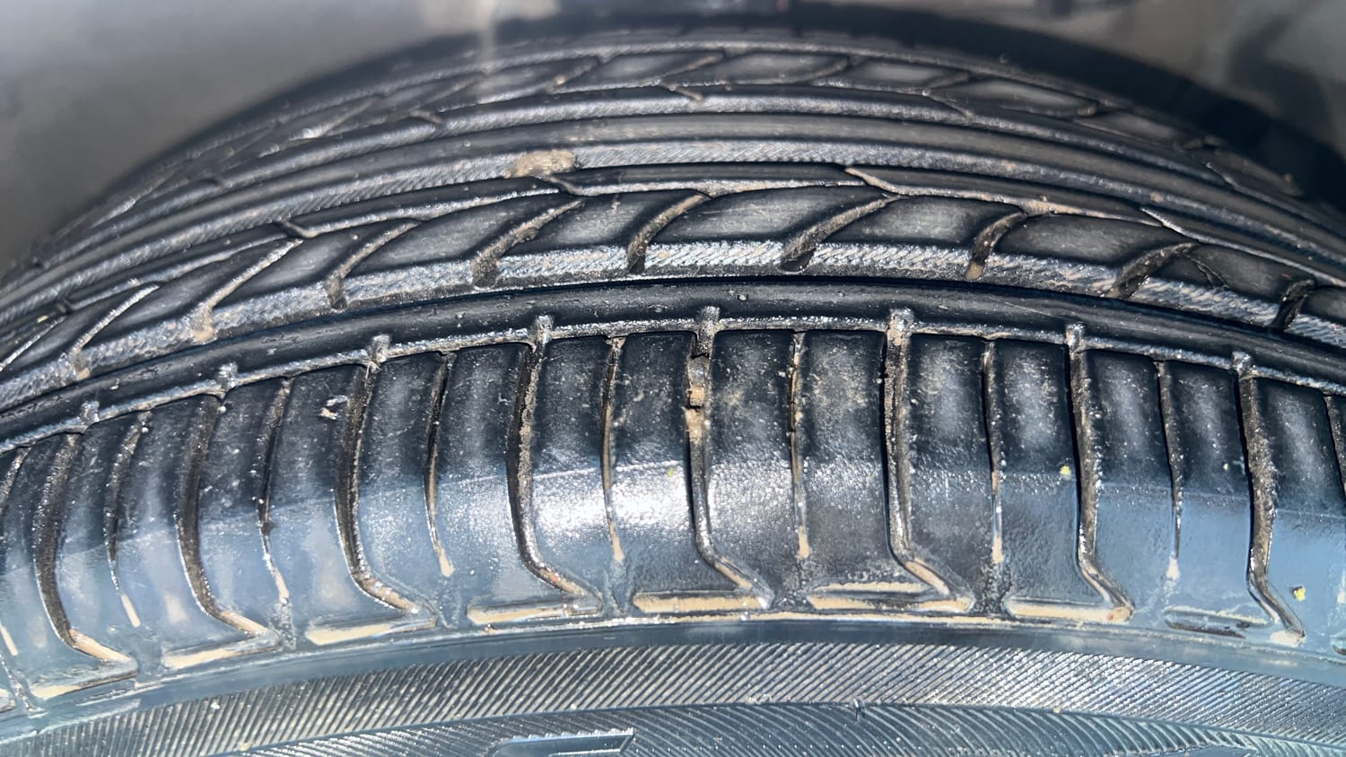 Used 2022 Maruti Suzuki Ciaz Zeta 1.5 AT Petrol Automatic tyres RIGHT FRONT TYRE TREAD VIEW