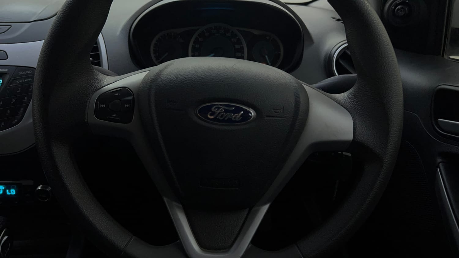 Used 2017 Ford Figo Titanium 1.5 Ti-VCT AT Petrol Automatic top_features Airbags