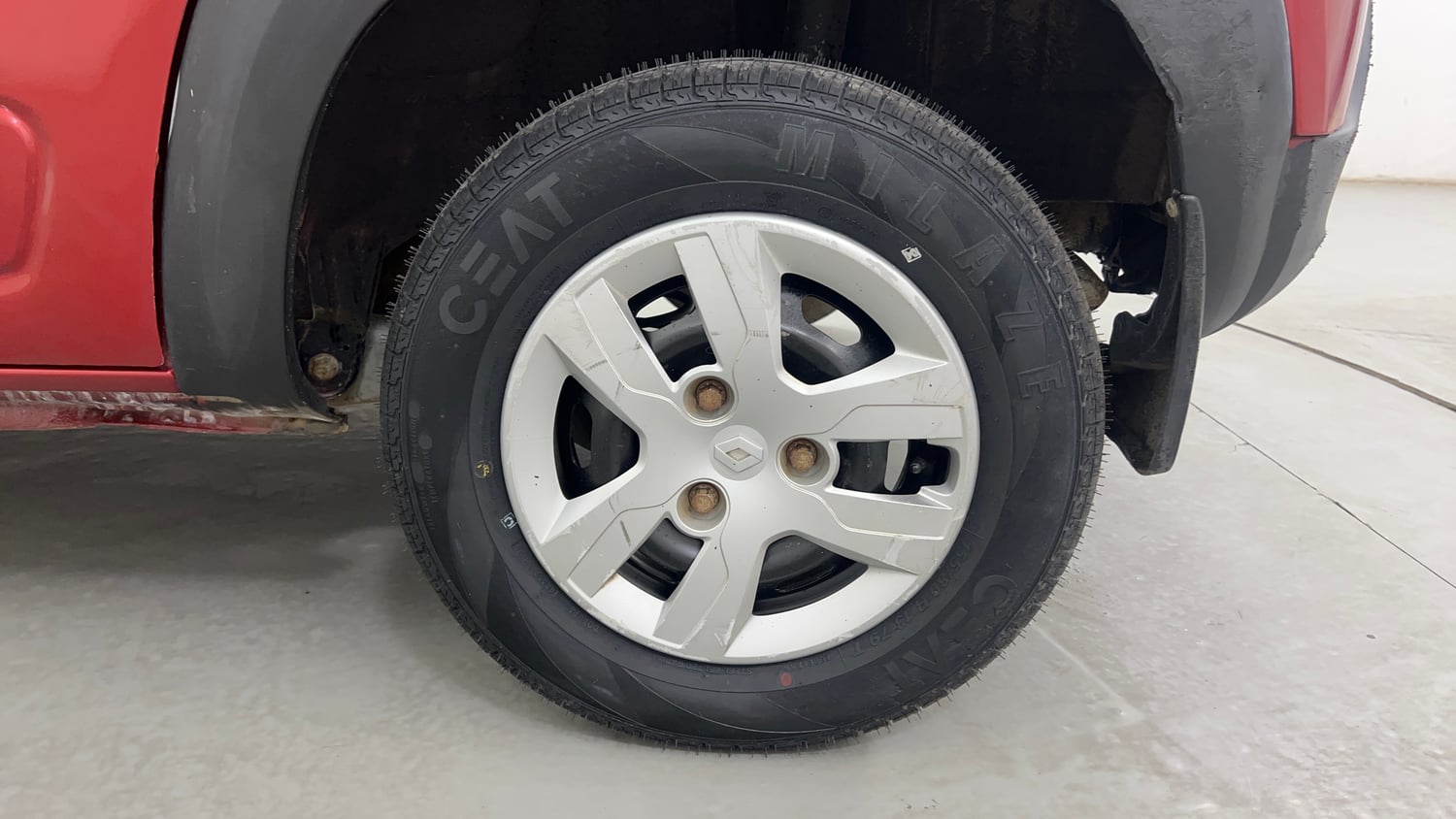 Used 2018 Renault Kwid 1.0 RXT Petrol Manual tyres LEFT REAR TYRE RIM VIEW