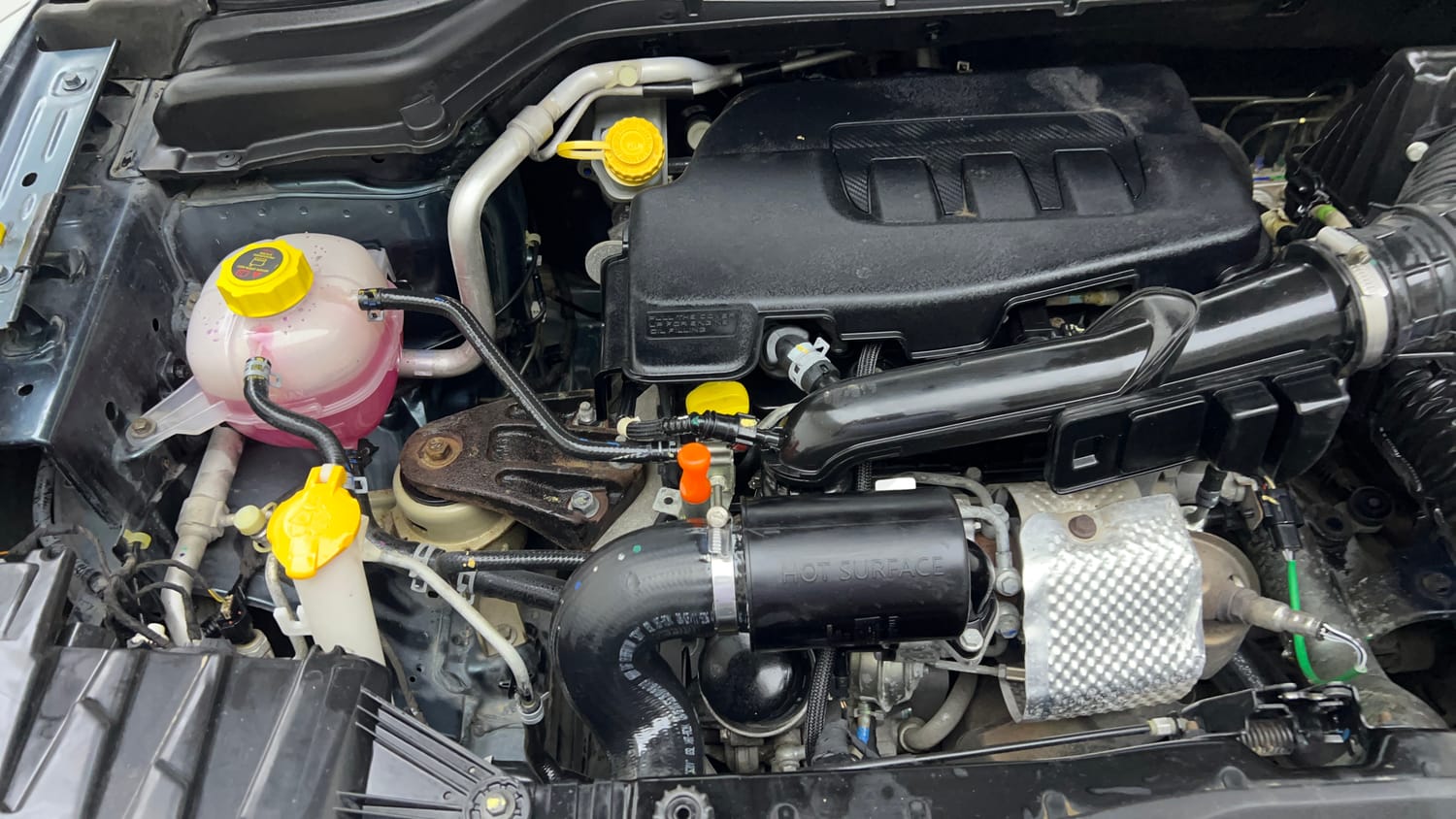 Used 2020 Mahindra XUV 300 1.2 W6 Petrol Manual engine ENGINE RIGHT SIDE VIEW