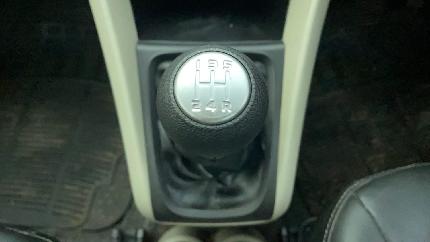 Used 2017 Maruti Suzuki Celerio VXi Petrol Manual interior GEAR  KNOB VIEW