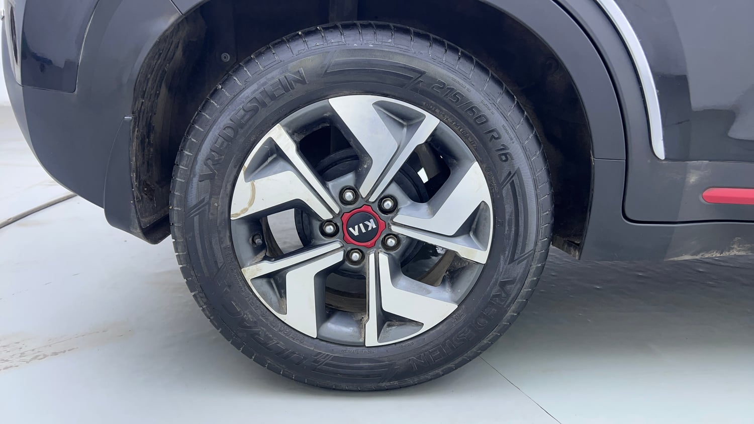 Used 2020 Kia Sonet GTX Plus 1.0 DCT Petrol Automatic tyres RIGHT REAR TYRE RIM VIEW