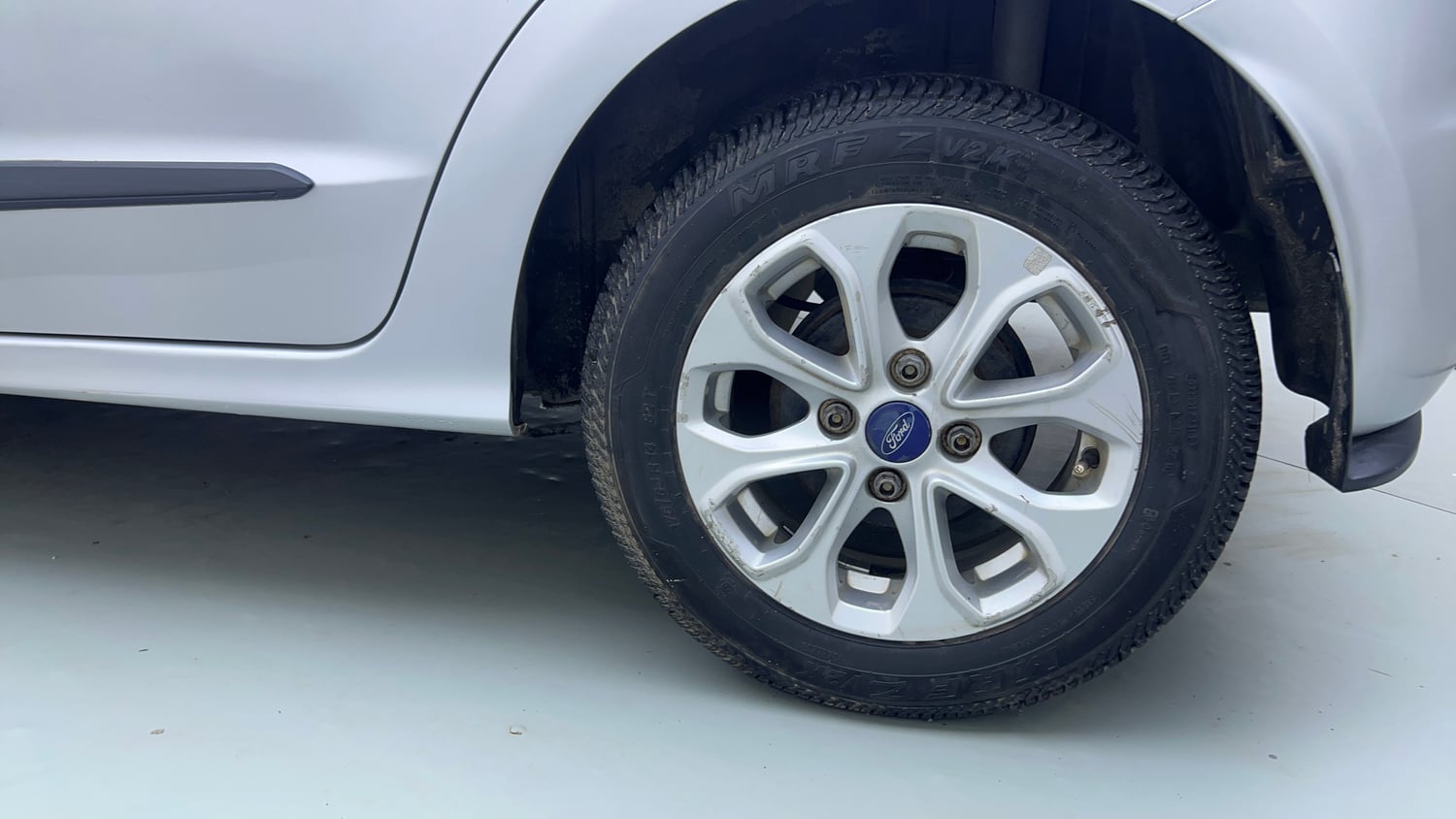 Used 2016 Ford Figo Titanium 1.2 Ti-VCT Petrol Manual tyres LEFT REAR TYRE RIM VIEW