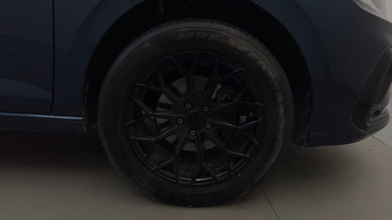 Used 2024 Volkswagen Virtus Comfortline 1.0 TSI MT Petrol Manual tyres RIGHT FRONT TYRE RIM VIEW