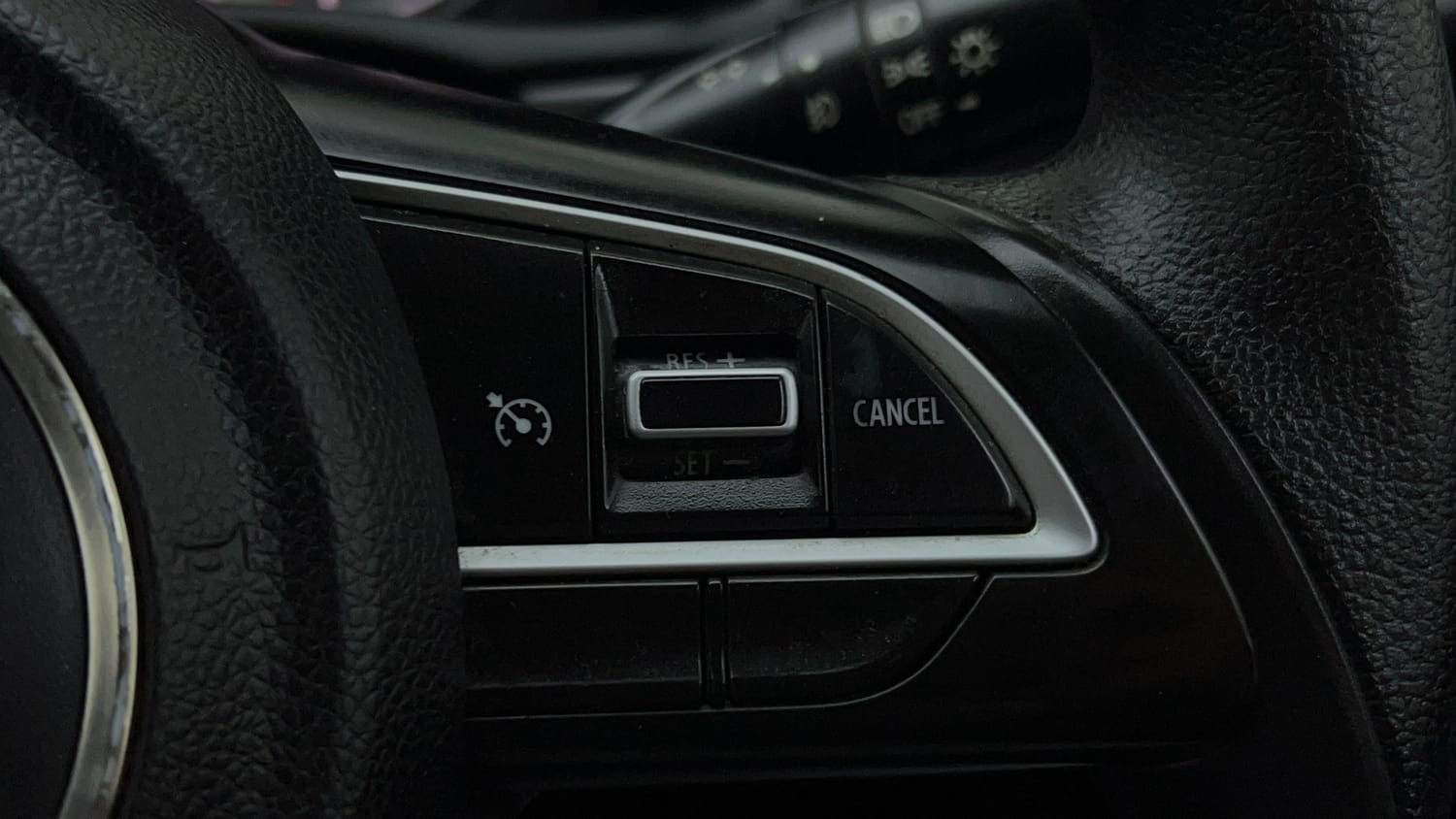 Used 2023 Maruti Suzuki XL6 Zeta MT CNG Cng Manual top_features Cruise control