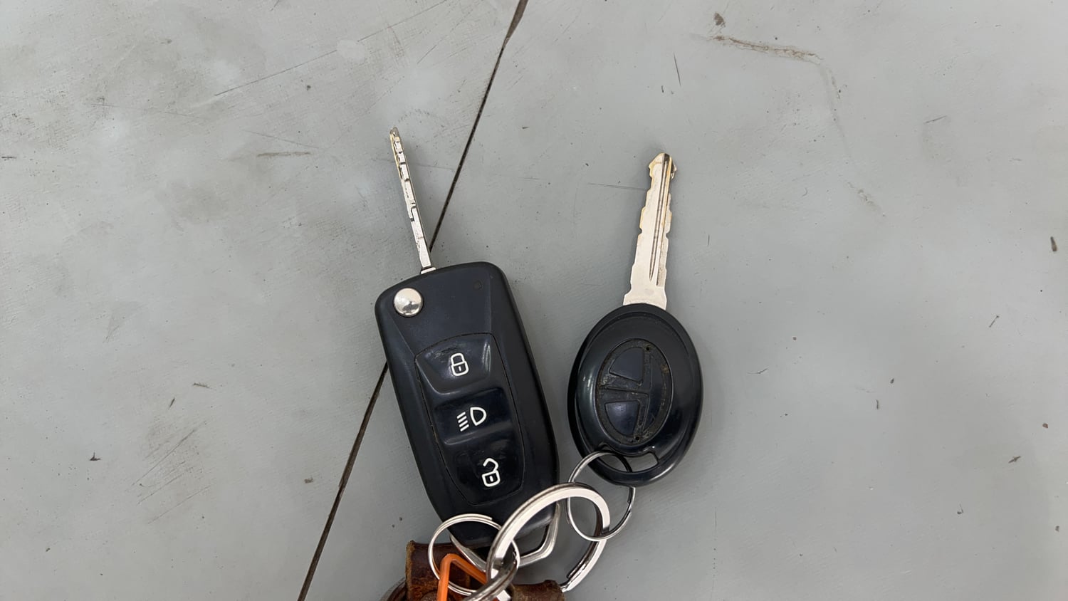 Used 2018 Tata Tigor Revotron XT Petrol + CNG (Outside Fitted) Cng Manual extra CAR KEY VIEW