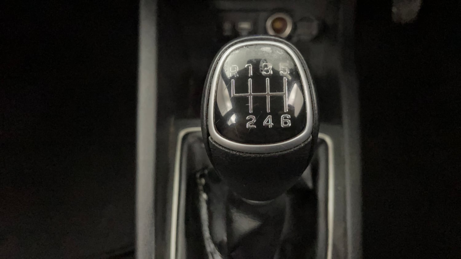 Used 2017 Hyundai Elite i20 Sportz 1.4 CRDI Diesel Manual interior GEAR  KNOB VIEW