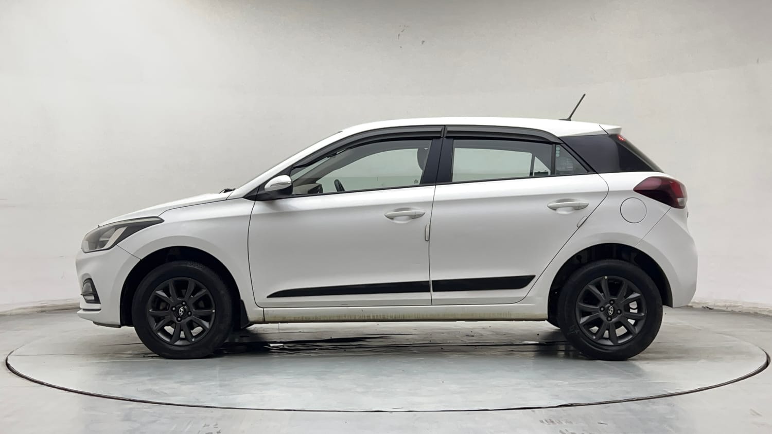 Used 2020 Hyundai Elite i20 Sportz Plus 1.2 Petrol Manual exterior LEFT SIDE VIEW
