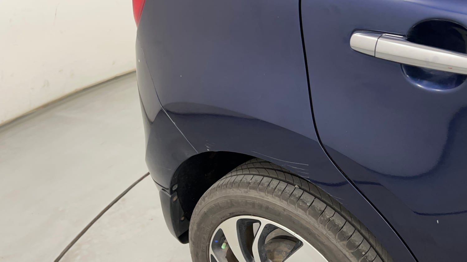 Used 2019 Toyota Glanza V Petrol Manual dents MINOR DENT