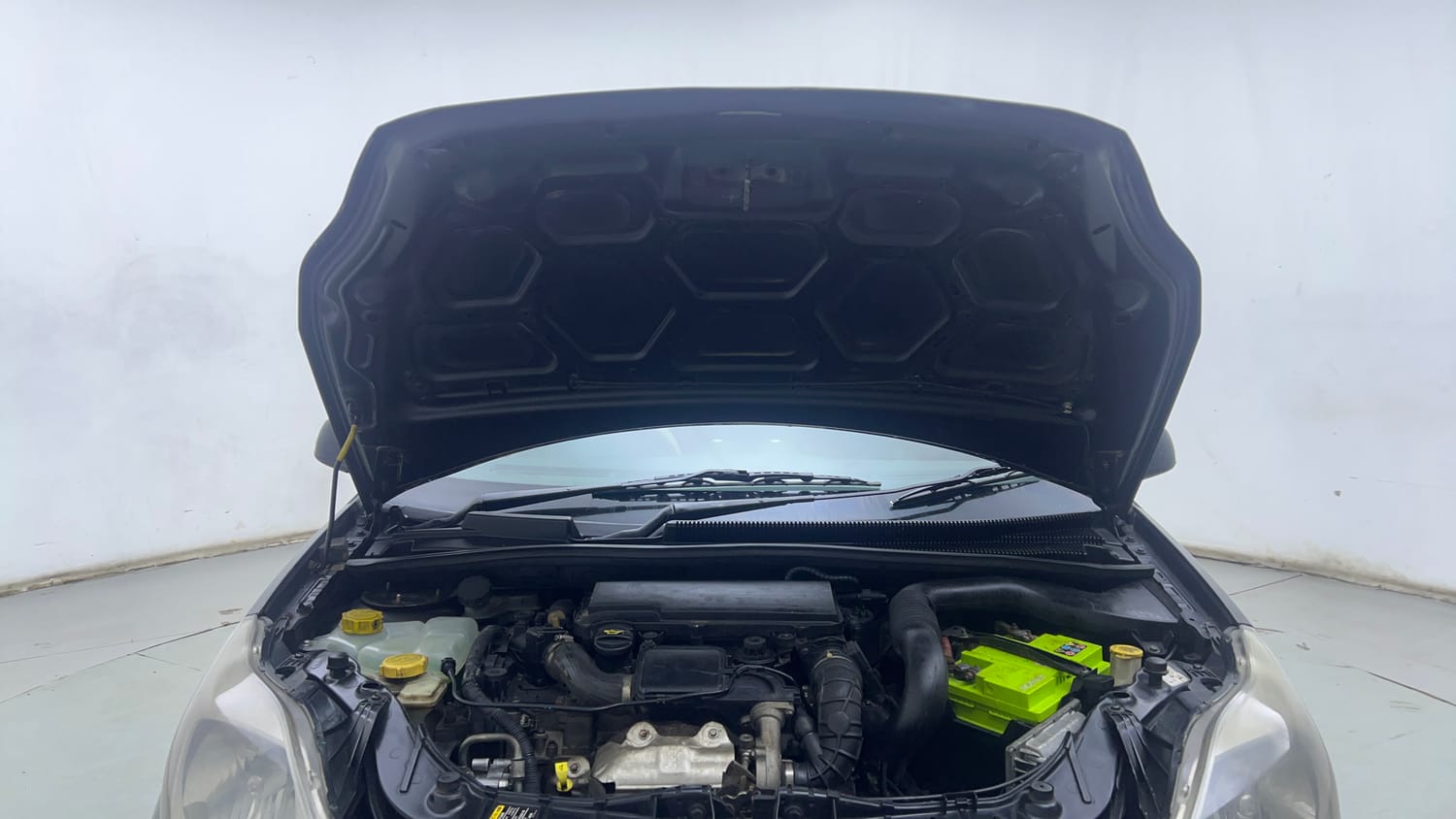 Used 2014 Ford Figo Duratorq Diesel ZXI 1.4 Diesel Manual engine ENGINE & BONNET OPEN FRONT VIEW