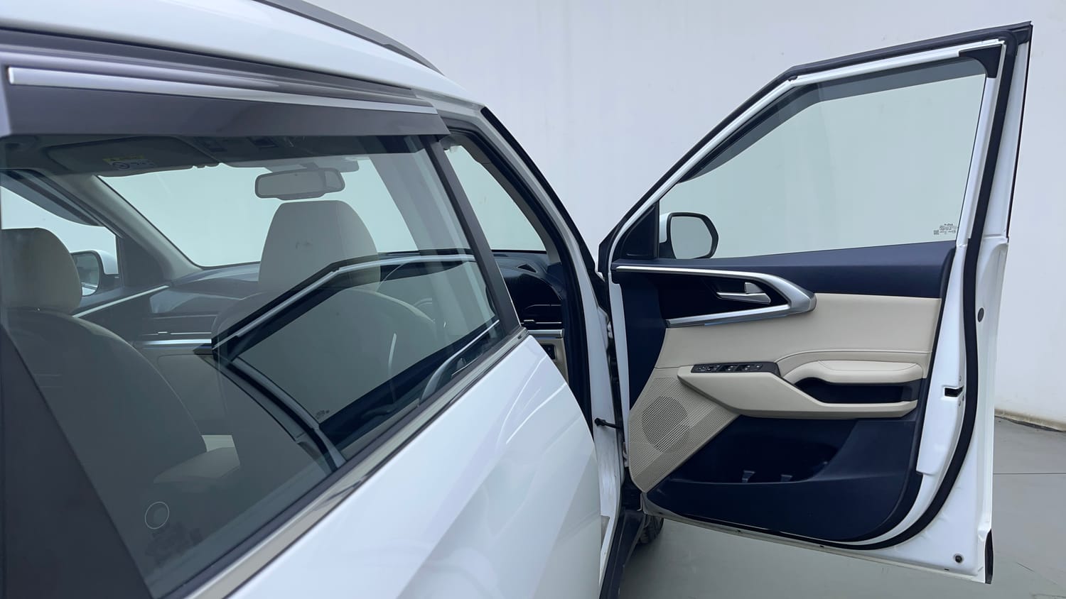 Used 2022 Kia Carens Luxury 1.4 Petrol 7 STR Petrol Manual interior RIGHT FRONT DOOR OPEN VIEW