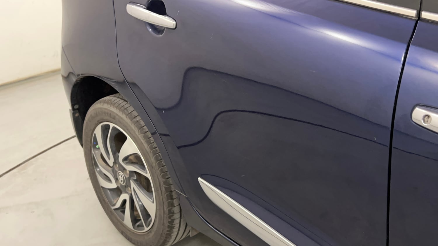 Used 2019 Toyota Glanza V Petrol Manual dents MINOR DENT