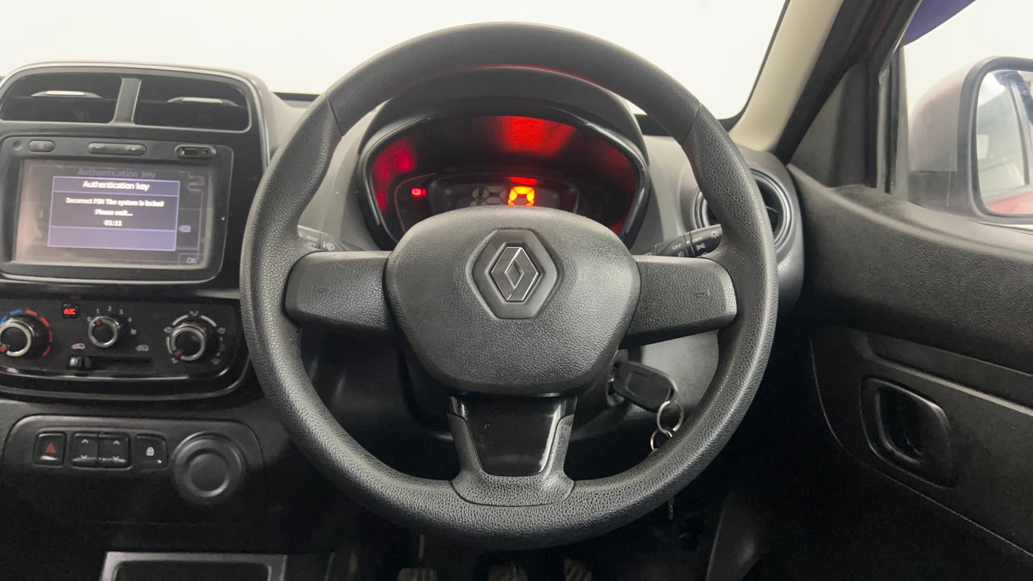 Used 2018 Renault Kwid 1.0 RXT Petrol Manual interior STEERING VIEW