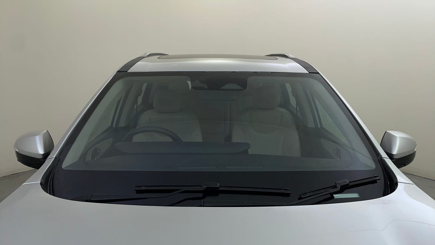 Used 2025 Mahindra XUV700 AX7 Luxury Pack Petrol AT 7 STR Petrol Automatic exterior FRONT WINDSHIELD VIEW