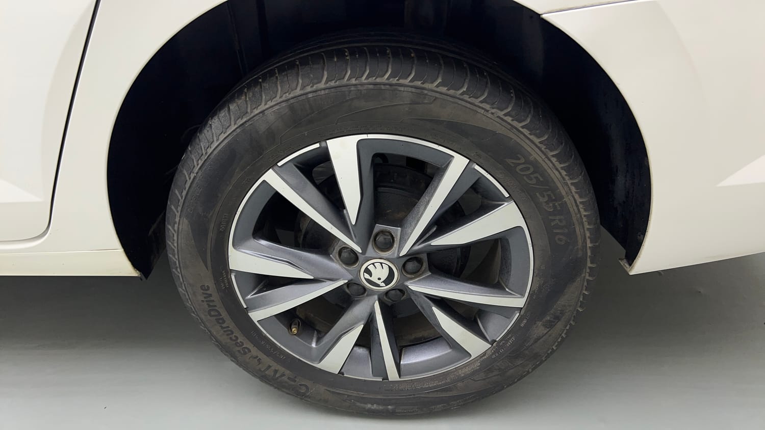 Used 2022 Skoda Slavia Style 1.0L TSI AT Petrol Automatic tyres LEFT REAR TYRE RIM VIEW