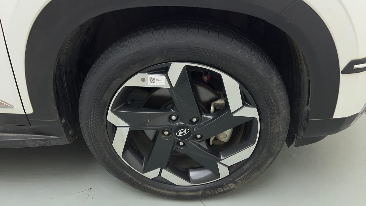 Used 2021 Hyundai Alcazar Signature (O) 6 STR 2.0 Petrol AT Petrol Automatic tyres RIGHT FRONT TYRE RIM VIEW