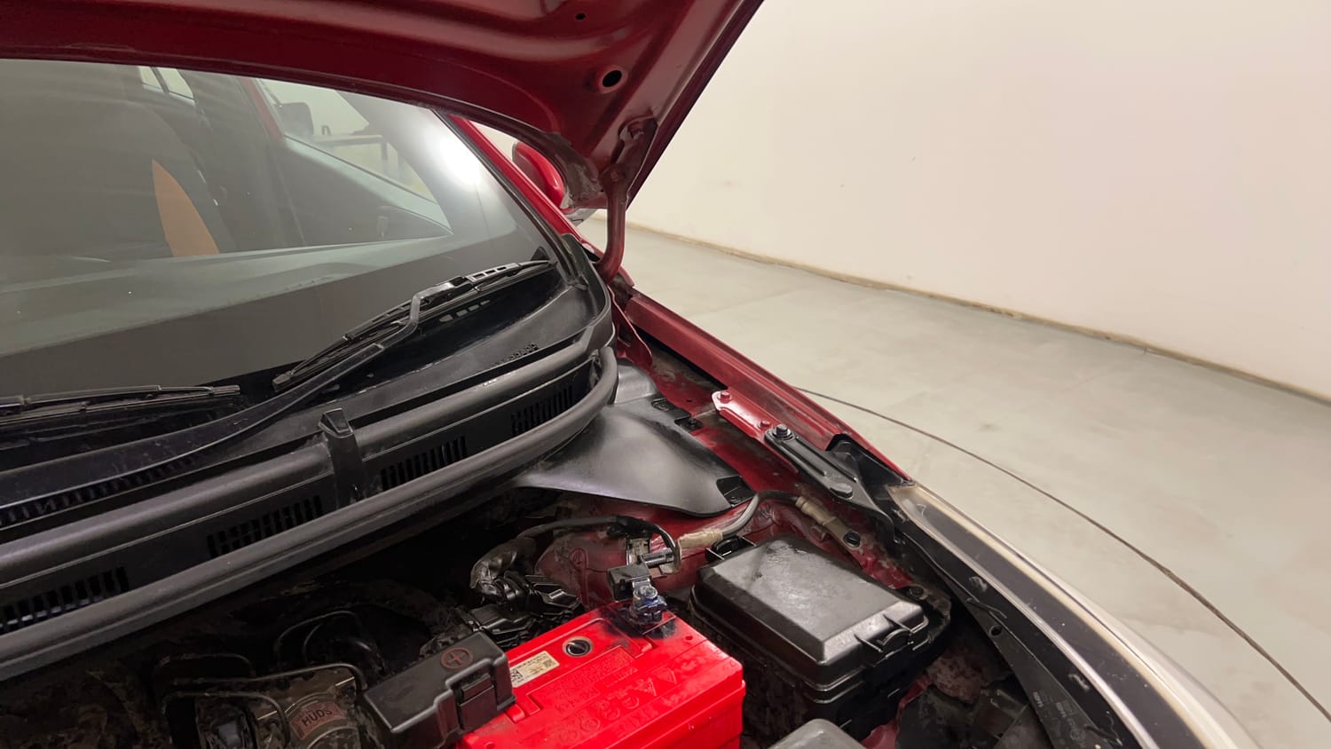 Used 2017 Hyundai i20 Active 1.2 SX Petrol Manual engine ENGINE LEFT SIDE HINGE & APRON VIEW