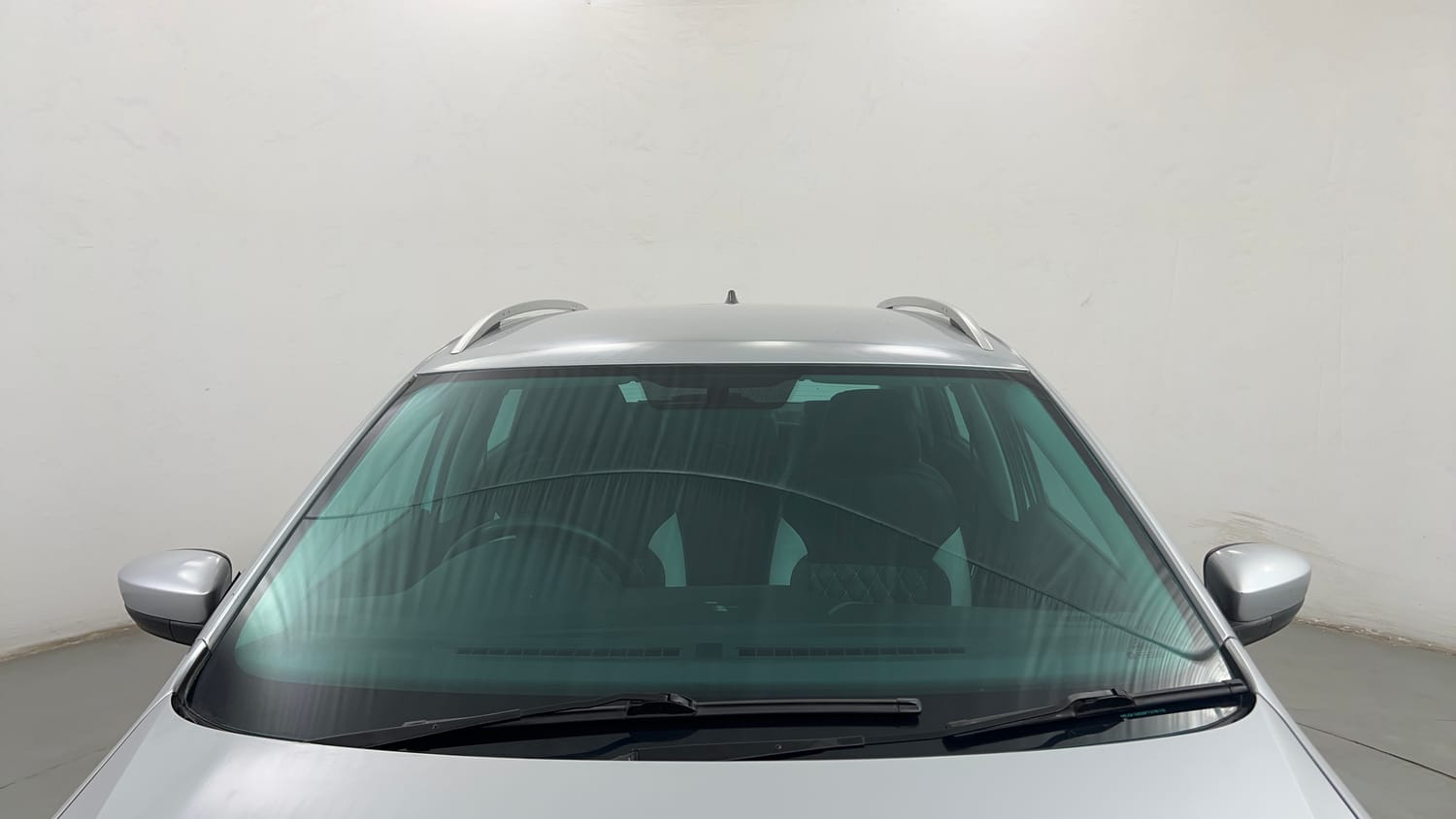 Used 2015 Volkswagen Polo Highline1.2L (P) Petrol Manual exterior FRONT WINDSHIELD VIEW