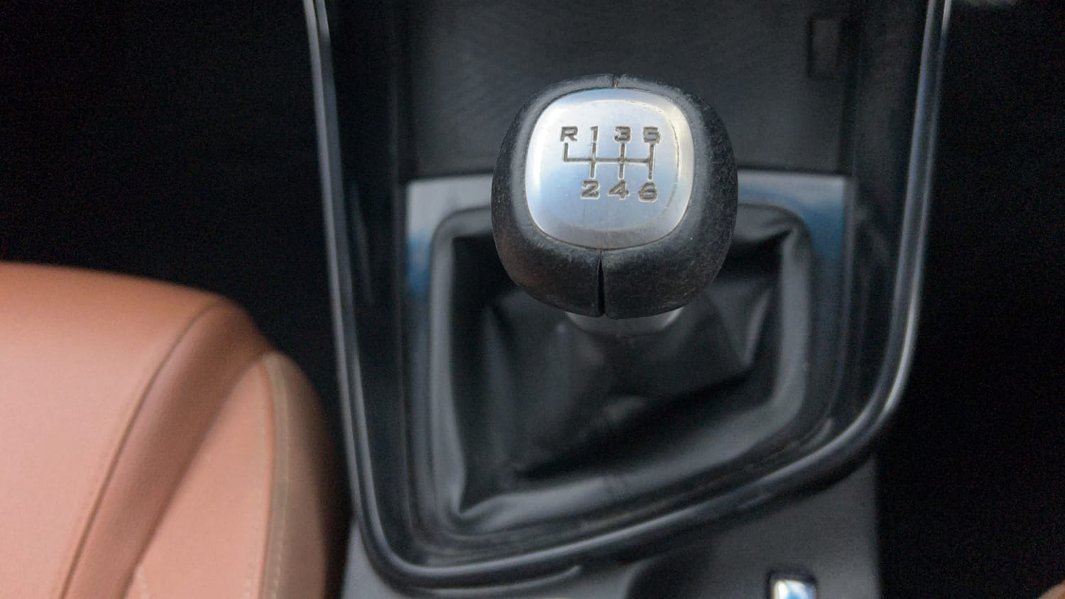 Used 2023 MG Motors Hector Plus Sharp 2.0 Diesel Turbo MT 6-STR Diesel Manual interior GEAR  KNOB VIEW
