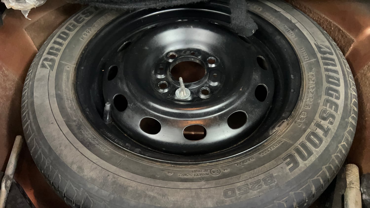 Used 2018 Tata Tigor Revotron XT Petrol + CNG (Outside Fitted) Cng Manual tyres SPARE TYRE VIEW