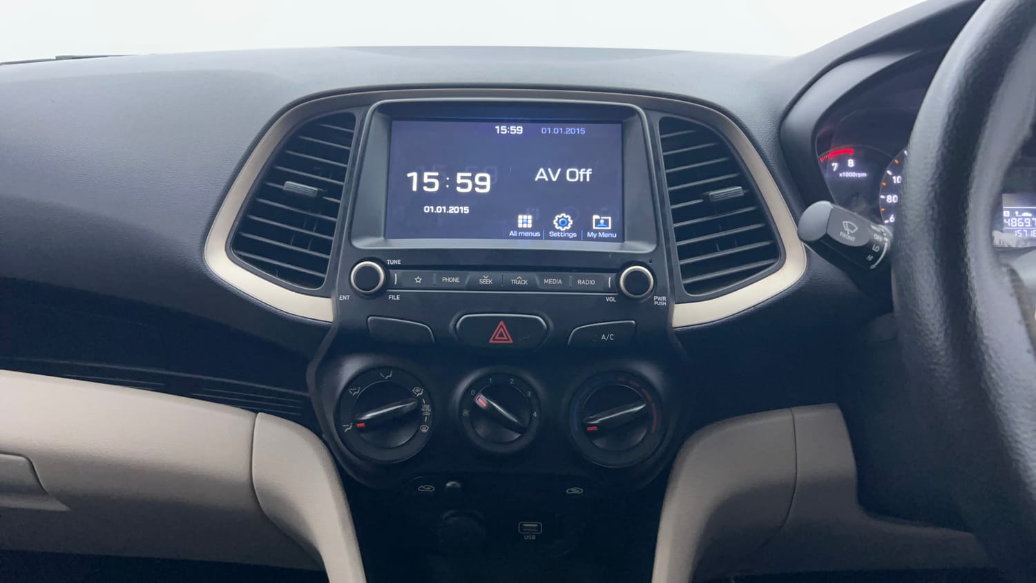 Used 2021 Hyundai Santro Sportz Petrol Manual interior MUSIC SYSTEM & AC CONTROL VIEW