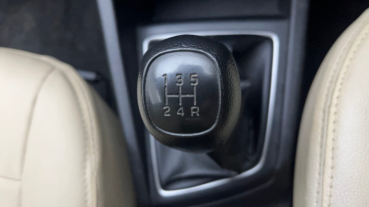 Used 2019 Hyundai Elite i20 Sportz Plus 1.2 Petrol Manual interior GEAR  KNOB VIEW