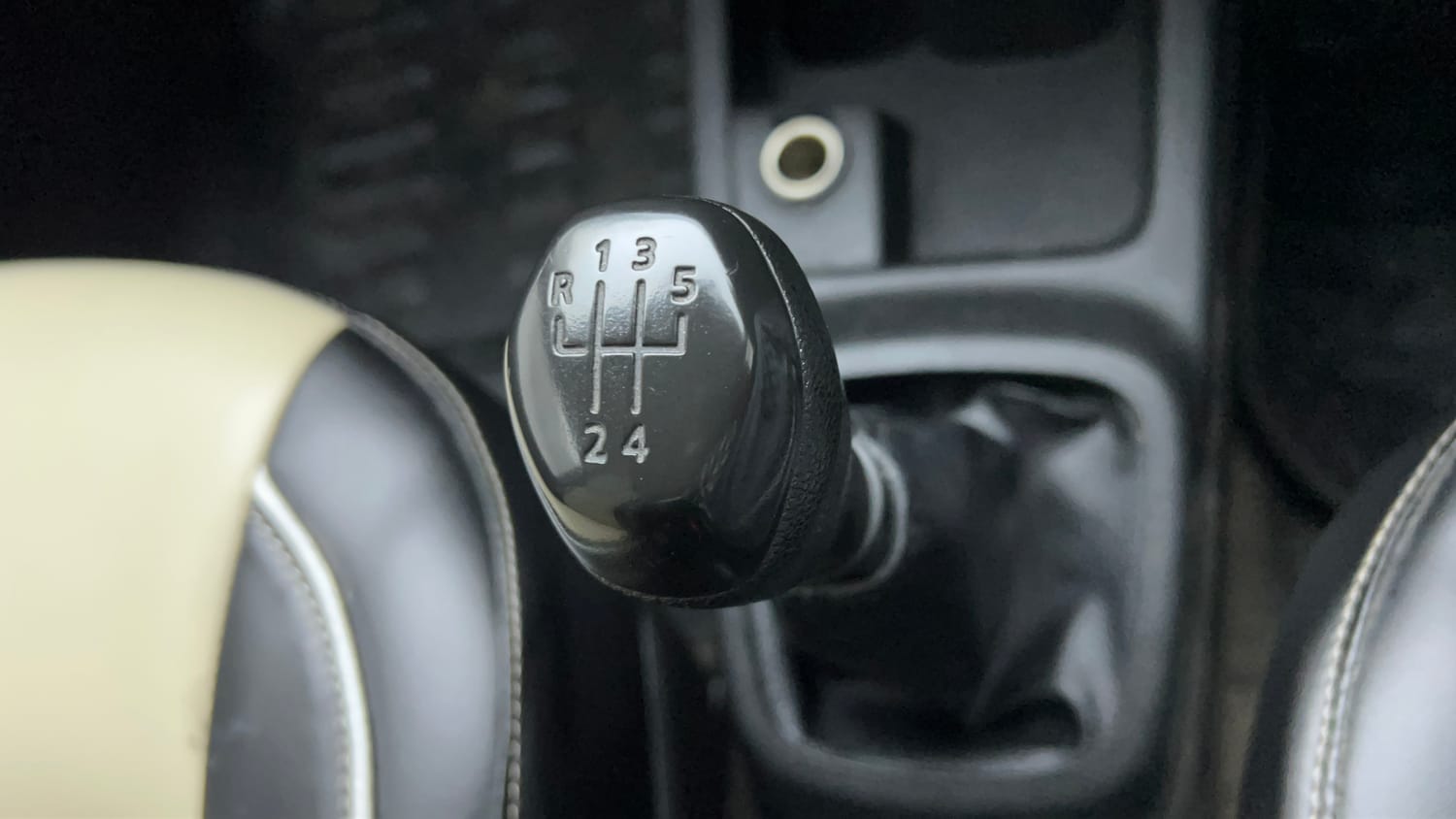 Used 2020 Renault Kwid RXL Petrol Manual interior GEAR  KNOB VIEW