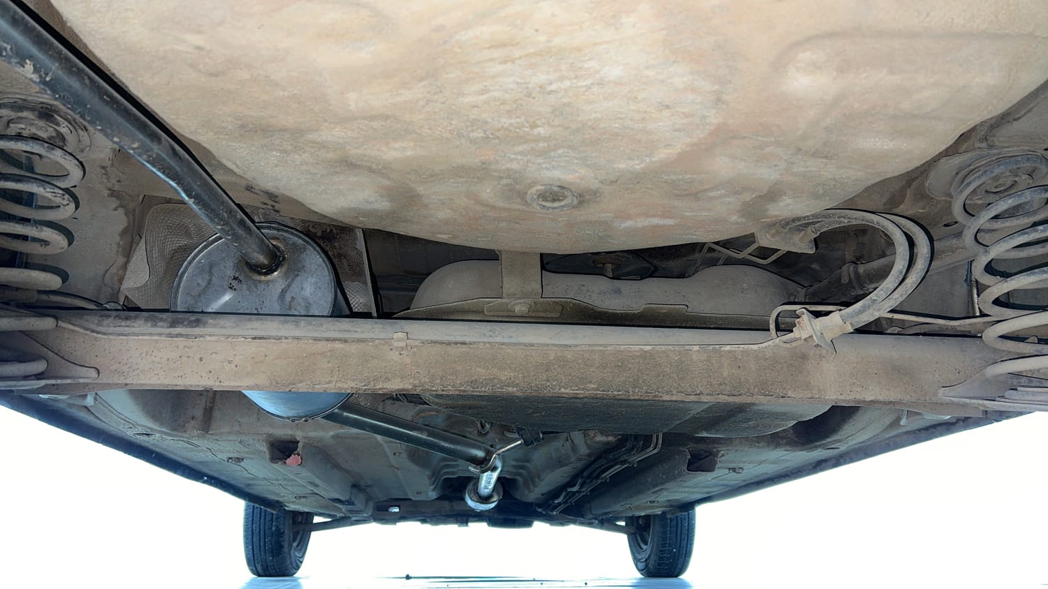 Used 2018 Renault Kwid RXE Petrol Manual extra REAR UNDERBODY VIEW (TAKEN FROM REAR)