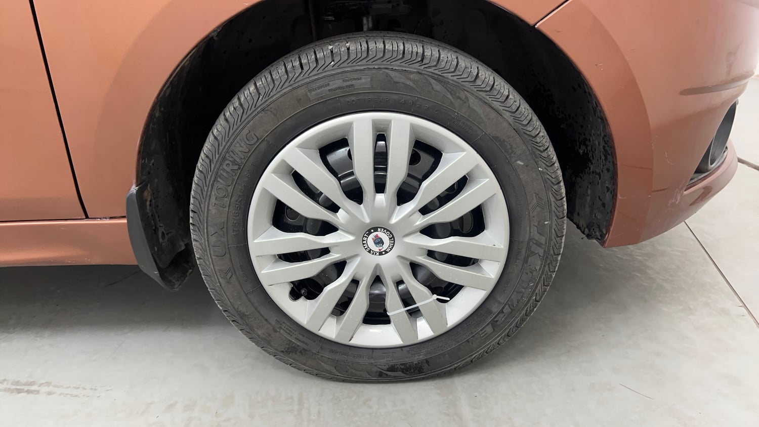 Used 2018 Tata Tigor Revotron XT Petrol + CNG (Outside Fitted) Cng Manual tyres RIGHT FRONT TYRE RIM VIEW