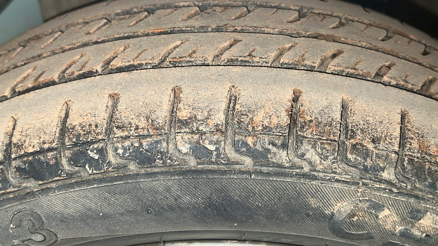 Used 2013 Maruti Suzuki Alto K10 LXi Petrol Manual tyres RIGHT REAR TYRE TREAD VIEW