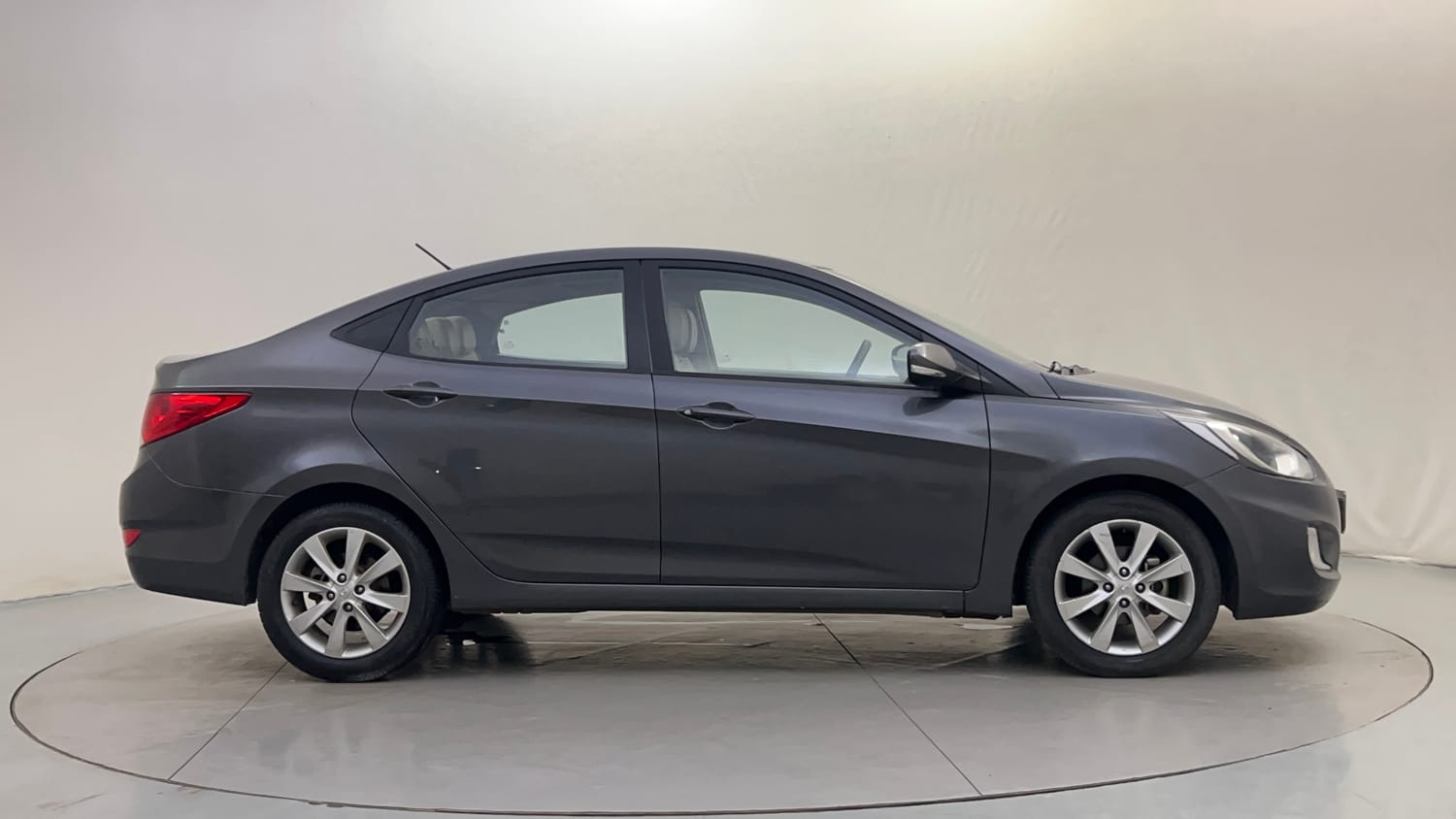 Used 2013 Hyundai Verna Fluidic 1.6 VTVT SX Petrol Manual exterior RIGHT SIDE VIEW
