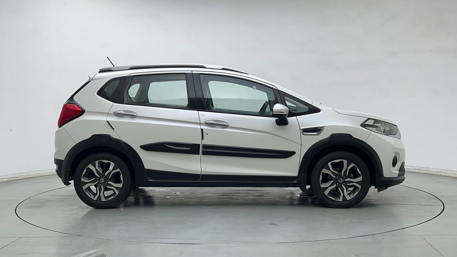Used 2018 Honda WR-V VX MT Petrol Petrol Manual exterior RIGHT SIDE VIEW