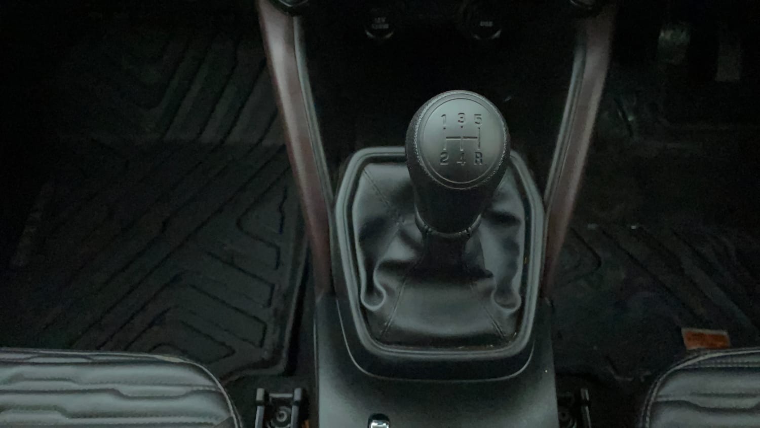 Used 2026 Maruti Suzuki Grand Vitara Delta Smart Hybrid Petrol Manual interior GEAR  KNOB VIEW