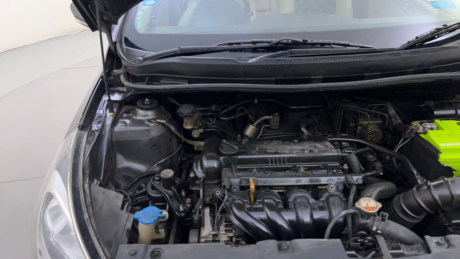 Used 2013 Hyundai Verna Fluidic 1.6 VTVT SX Petrol Manual engine ENGINE RIGHT SIDE HINGE & APRON VIEW