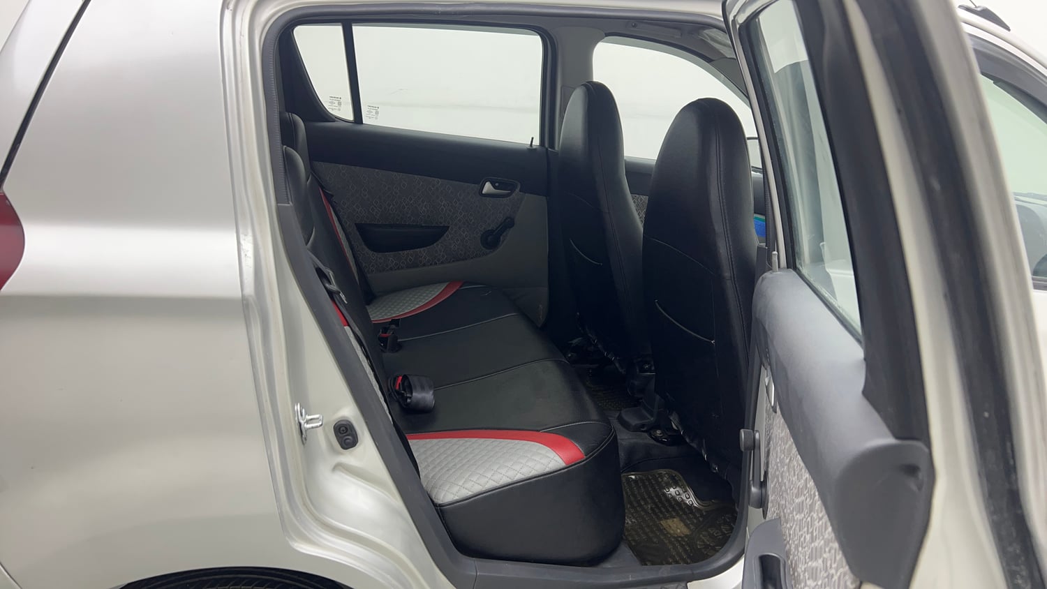 Used 2017 Maruti Suzuki Alto 800 LXi Petrol Manual interior RIGHT SIDE REAR DOOR CABIN VIEW