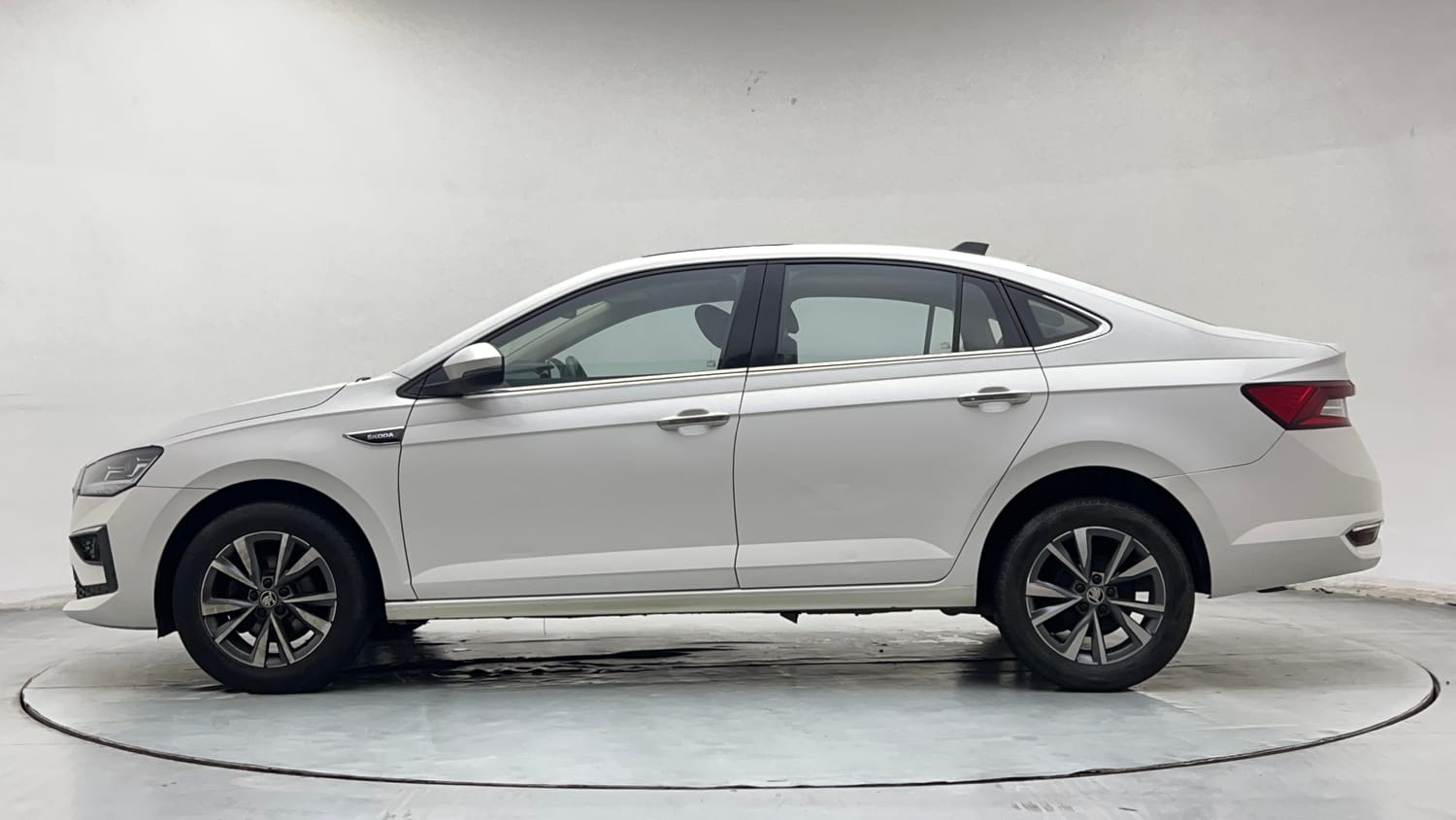 Used 2022 Skoda Slavia Style 1.0L TSI AT Petrol Automatic exterior LEFT SIDE VIEW