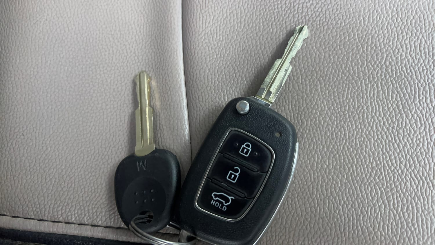 Used 2016 Hyundai Elite i20 Sportz 1.4 CRDI Diesel Manual extra CAR KEY VIEW