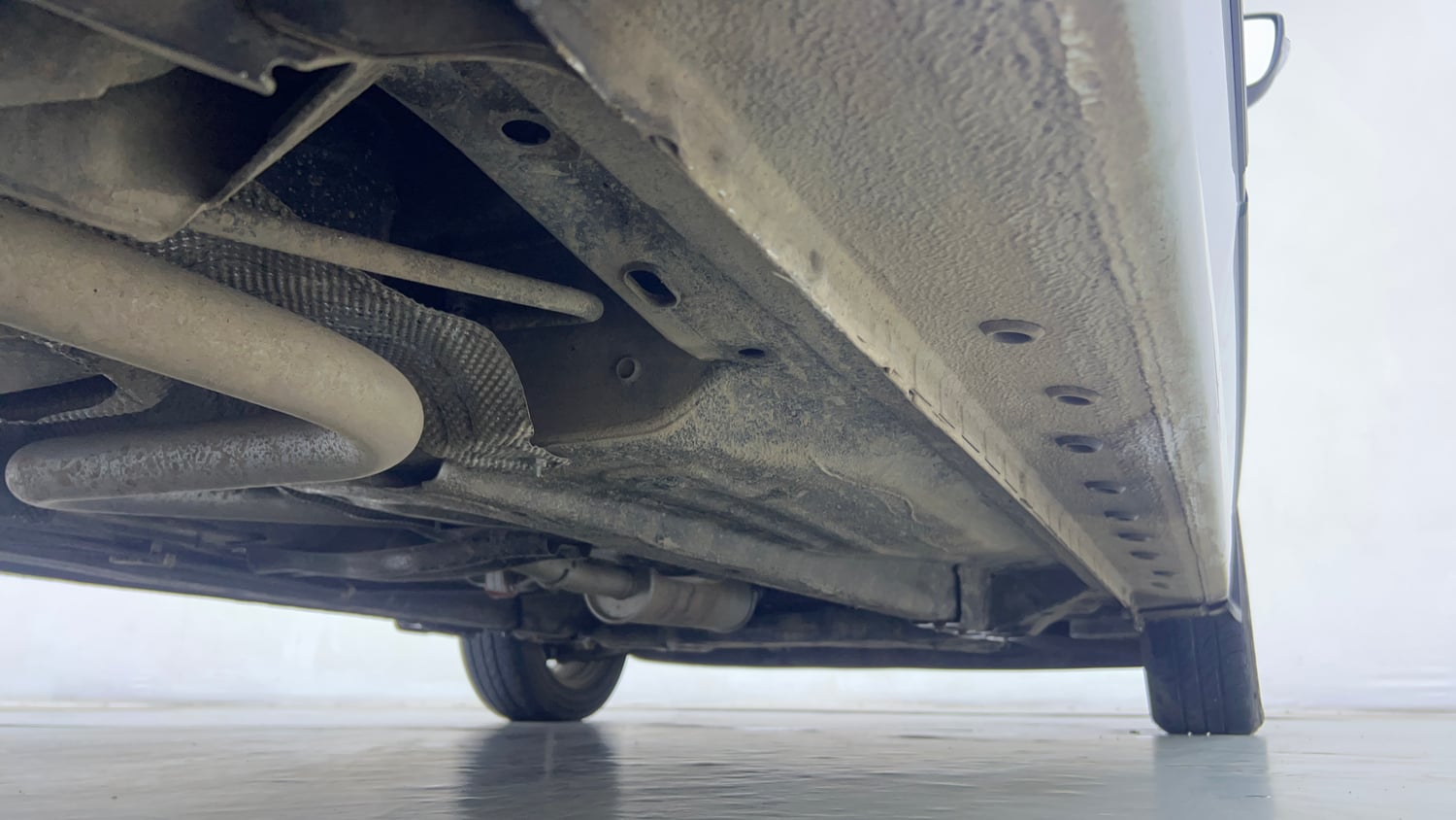 Used 2016 Ford Figo Titanium 1.2 Ti-VCT Petrol Manual extra REAR RIGHT UNDERBODY VIEW