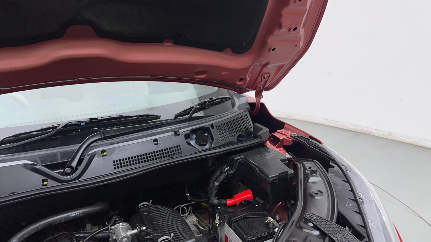 Used 2024 Nissan Magnite XV Petrol Manual engine ENGINE LEFT SIDE HINGE & APRON VIEW