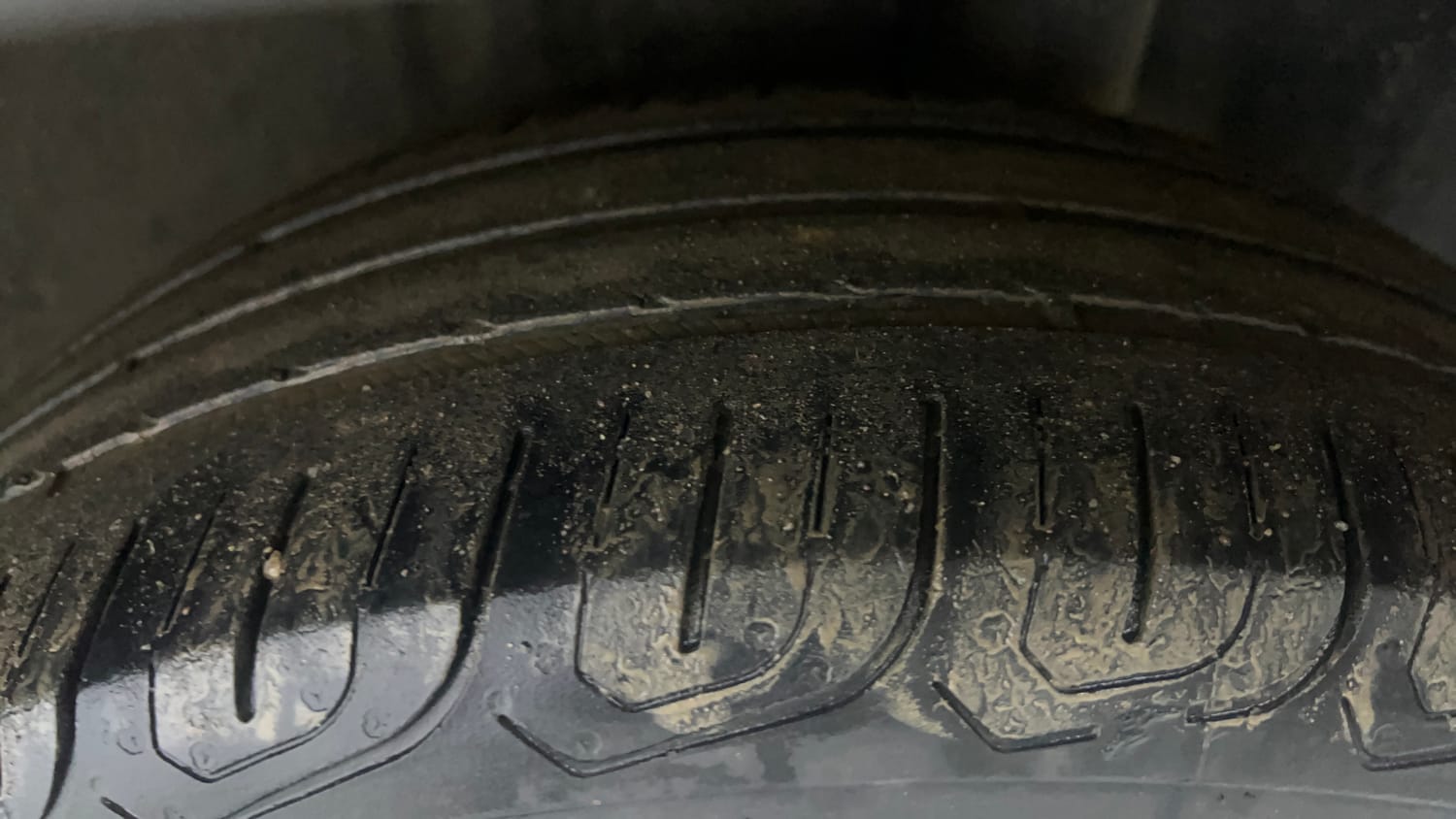 Used 2014 Ford Figo Duratorq Diesel ZXI 1.4 Diesel Manual tyres LEFT REAR TYRE TREAD VIEW