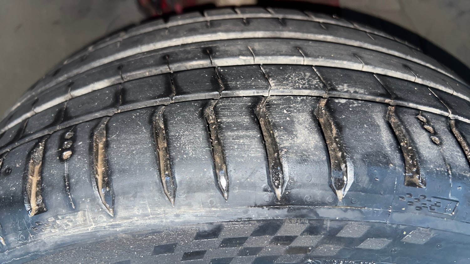 Used 2017 Audi A4 30 TFSI Technology Pack Petrol Automatic tyres RIGHT FRONT TYRE TREAD VIEW