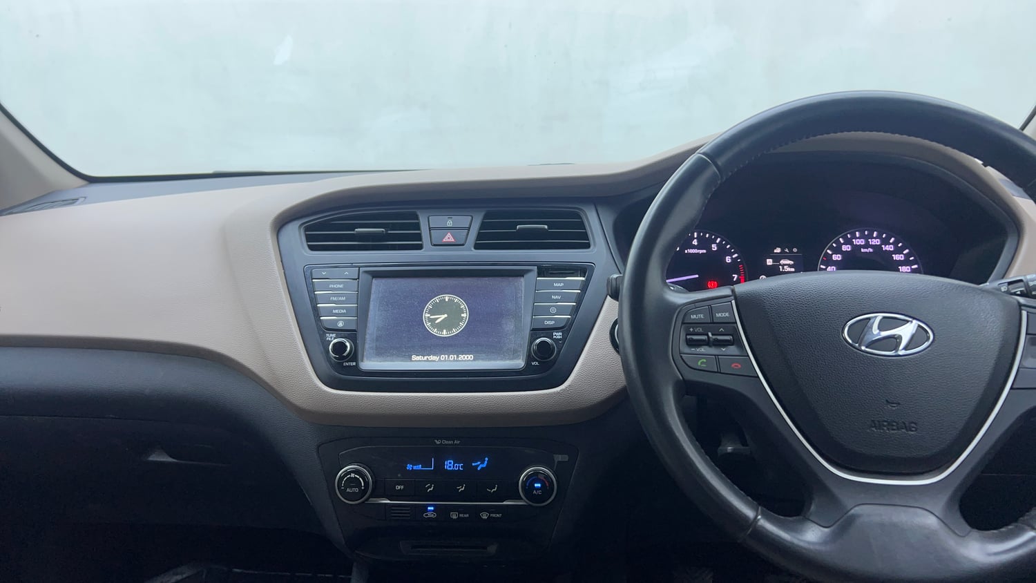 Used 2017 Hyundai Elite i20 Asta 1.2 (O) Petrol Manual interior MUSIC SYSTEM & AC CONTROL VIEW