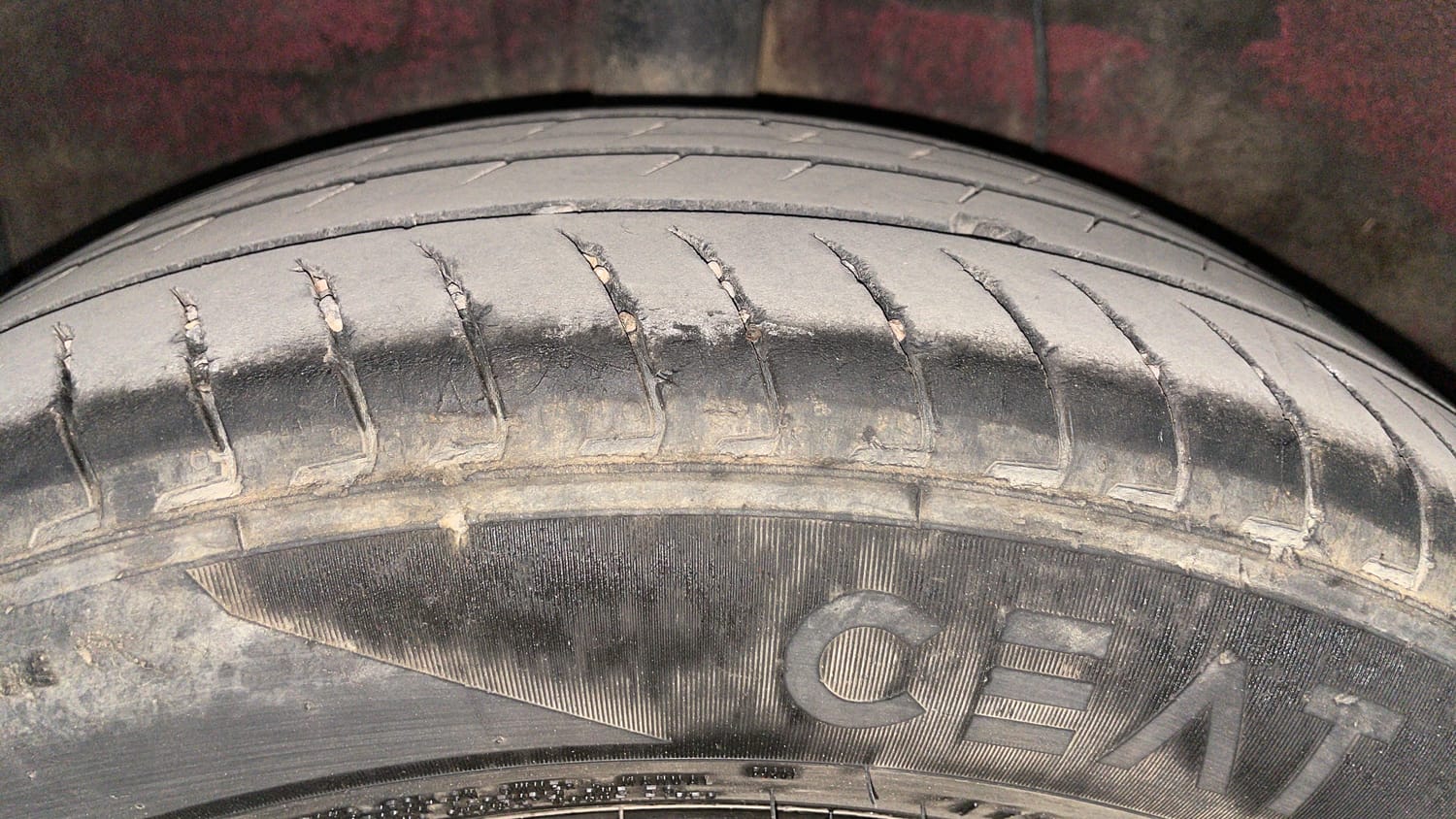 Used 2024 Hyundai Exter SX (O) 1.2 AMT Petrol Automatic tyres RIGHT REAR TYRE TREAD VIEW
