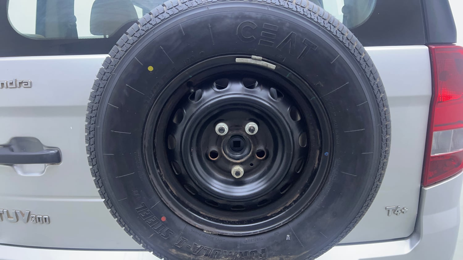 Used 2016 Mahindra TUV300 T4 Plus Diesel Manual tyres SPARE TYRE VIEW